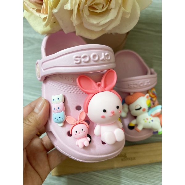 Dép sục cờ róc hàng xuất hịn   full tên và charm