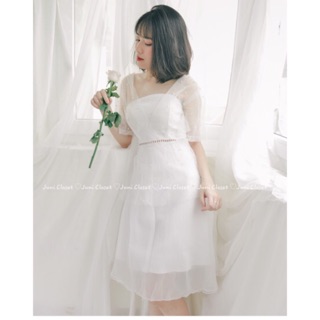 Váy trắng tay lưới