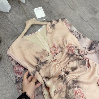 VÁY HOA 3D CỔ CHỮ V DÁNG XOÈ