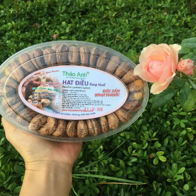 Hạt điều rang muối to ngon xếp đẹp đi biếu tặng | BigBuy360 - bigbuy360.vn