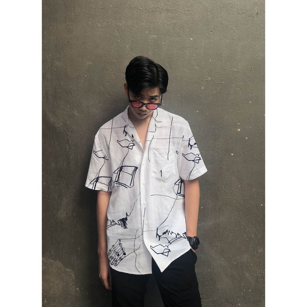Áo sơ mi hoạ tiết tay ngắn phom unisex (bàn tay)