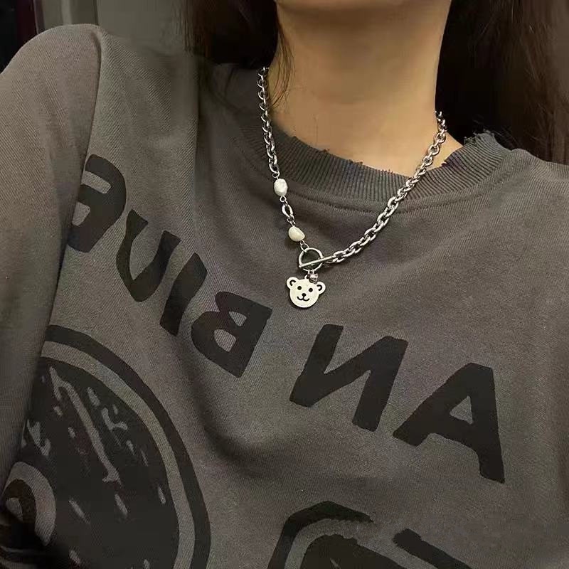 Vòng cổ mặt gấu đính hạt ngọc trai thời trang phong cách hip hop
