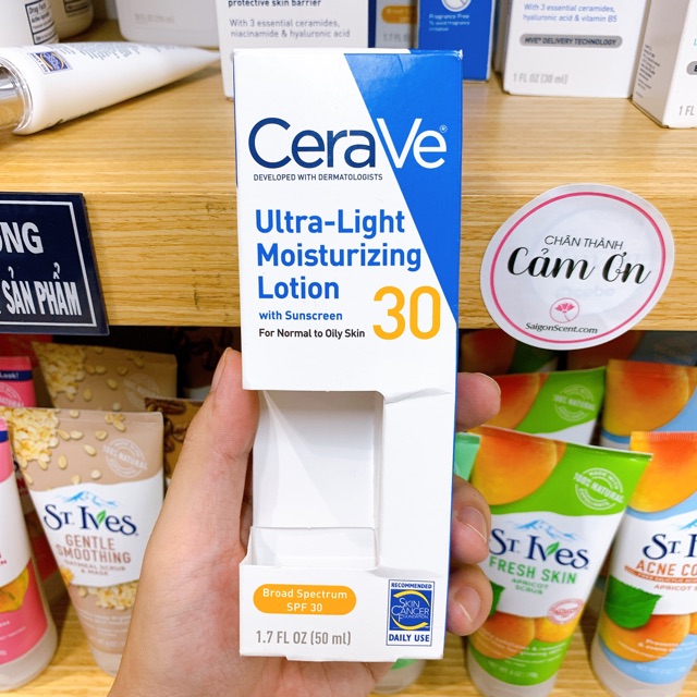 Kem dưỡng ngày CeraVe Ultra-Light Moisturizing Lotion SPF 30 ( 50mL )