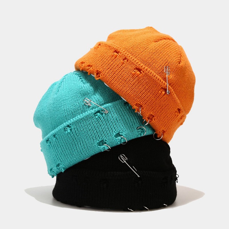 Mũ beanie dệt kim thiết kế lỗ lõm hình tròn trang trí vòng và ghim băng thời trang mùa đông