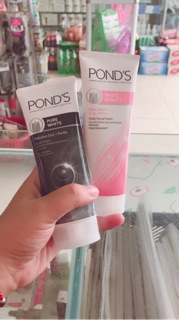 Sữa rửa mặt Pond's