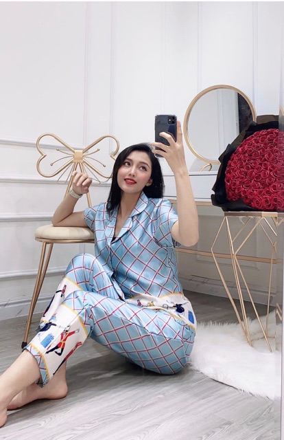 Bộ lụa satin cao cấp họa tiết thương hiệu nhiều mẫu hot | BigBuy360 - bigbuy360.vn