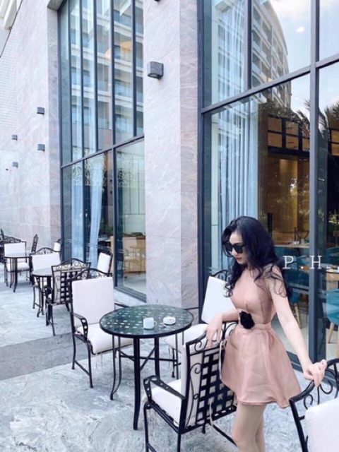 Váy tơ cổ yếm