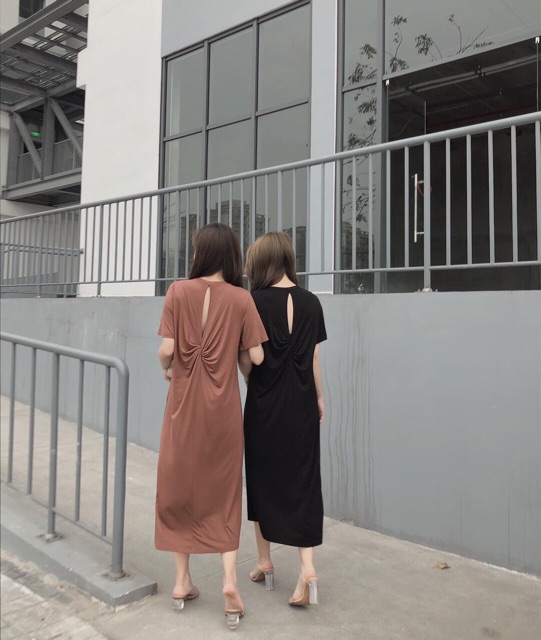 Váy xuông zúm sau lưng