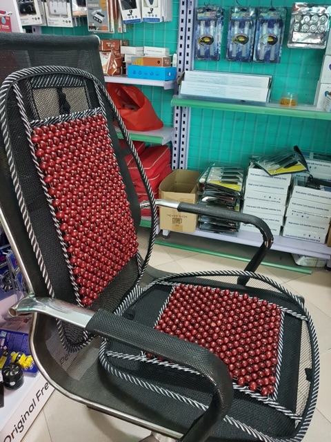 01 cái áo ghế ô tô chất liệu da cao cấp phủ 1 ghế trước, có đan hạt gỗ chống nóng, massage lưng