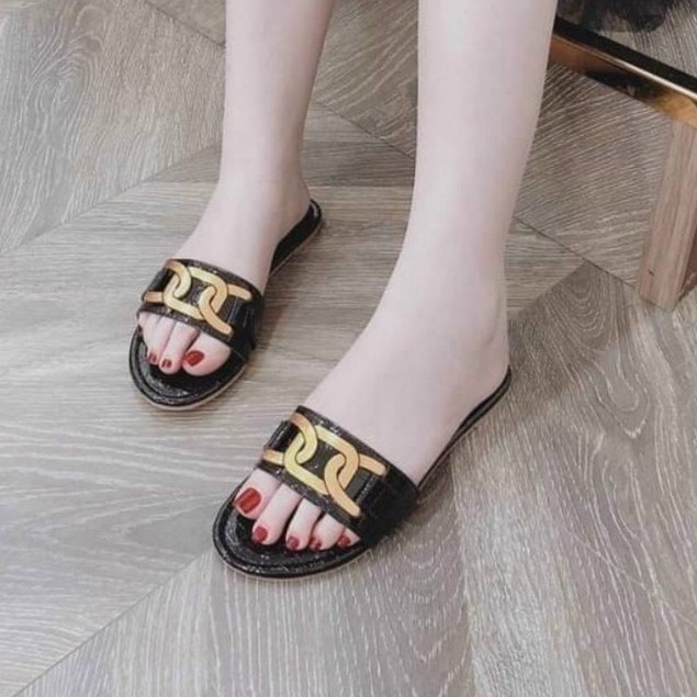 Dép đi biển xinh xắn