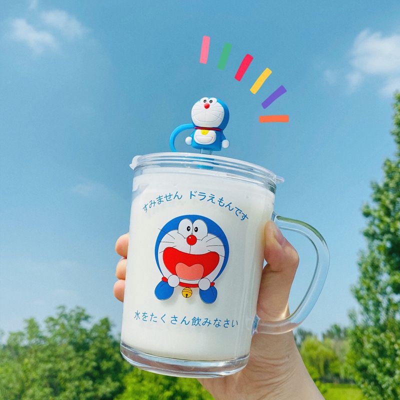 BÌNH LY NƯỚC DORAEMON THỦY TINH  KÈM NẮP VÀ ỐNG HÚT XINH TƯƠI