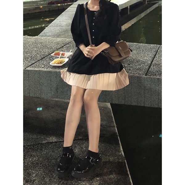 Áo babydoll cổ tròn nút trắng viền ren tặng kèm scrunchie cùng màu
