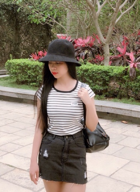 Áo phông kẻ đen trắng