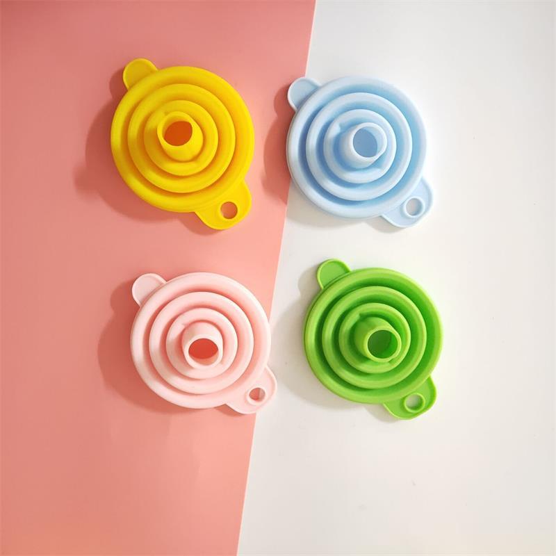 Phễu silicone gấp gọn được tiện lợi