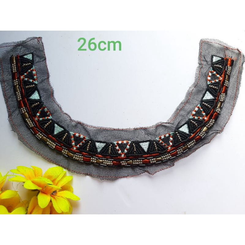 Cổ áo thêu kết hạt họa tiết thổ cẩm