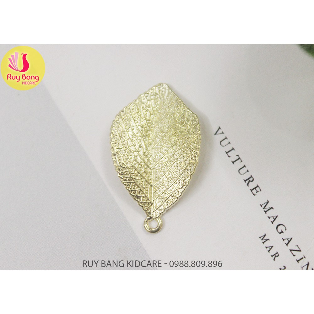 Cành lá kim loại, center đá đính hoa vải handmade