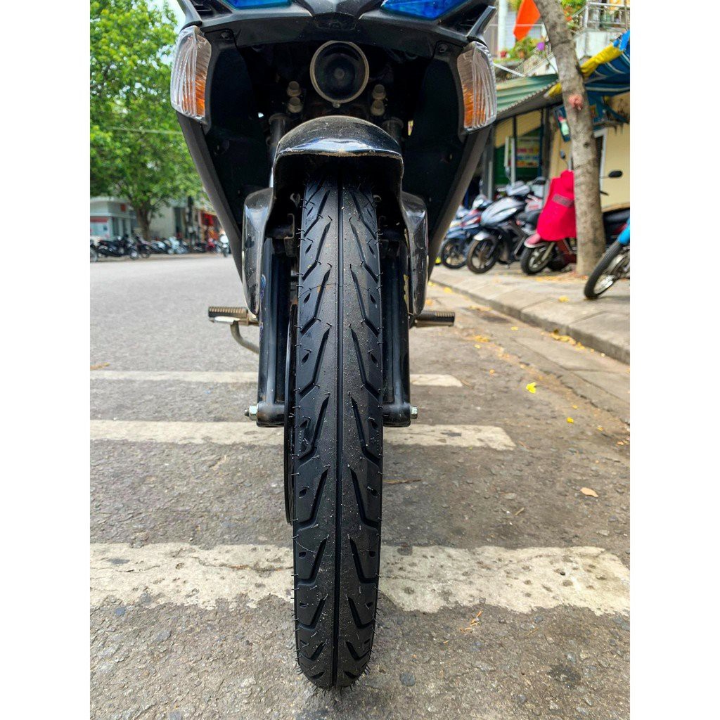 Các cặp vỏ lốp xe Michelin Pilot Street 2 size 14 inch và 17 inch cho tay ga - xe số, vỏ ko ruột - giá 1 cặp