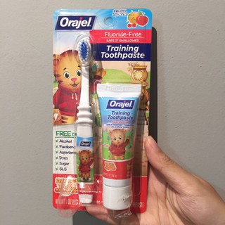 Set bàn chải + kem đánh răng Orajel cho bé 3m+