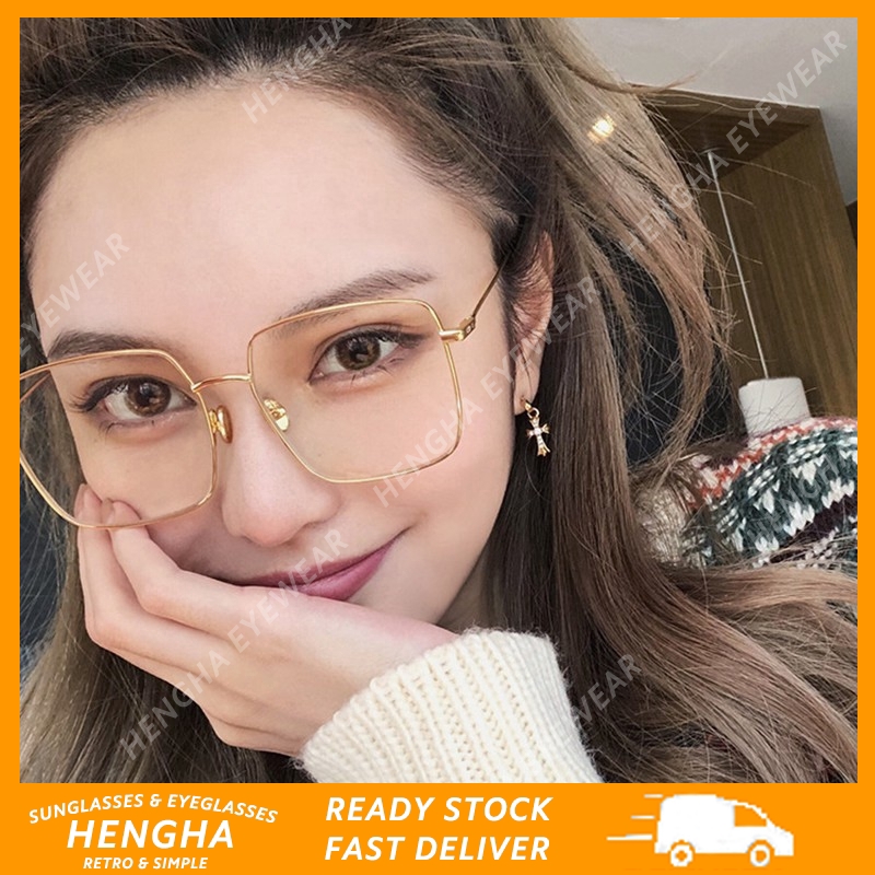 Kính mát thời trang vuông với thiết kế dễ thương