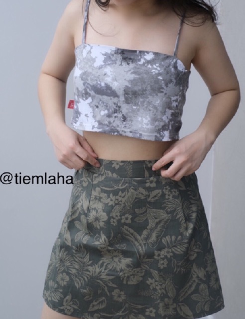 Chân váy ngắn họa tiết hoa lá màu xanh siêu xinh