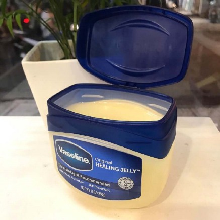 Sáp dưỡng ẩm Vaseline 𝟏𝟎𝟎% 𝐏𝐮𝐫𝐞 𝐏𝐞𝐭𝐫𝐨𝐥𝐞𝐮𝐦 𝐉𝐞𝐥𝐥𝐲 𝐎𝐫𝐢𝐠𝐢𝐧𝐚𝐥 𝟒𝟗𝐠 Cực Xinh .