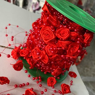 dây hoa đỏ thắt bím tóc