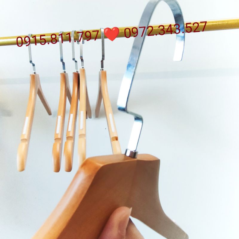 Móc treo quần áo - móc gỗ nam cổ bằng có đệm và rãnh 2 bên vai chống trơn tuột,2 màu vàng - nâu sang chảnh,dài 42cm