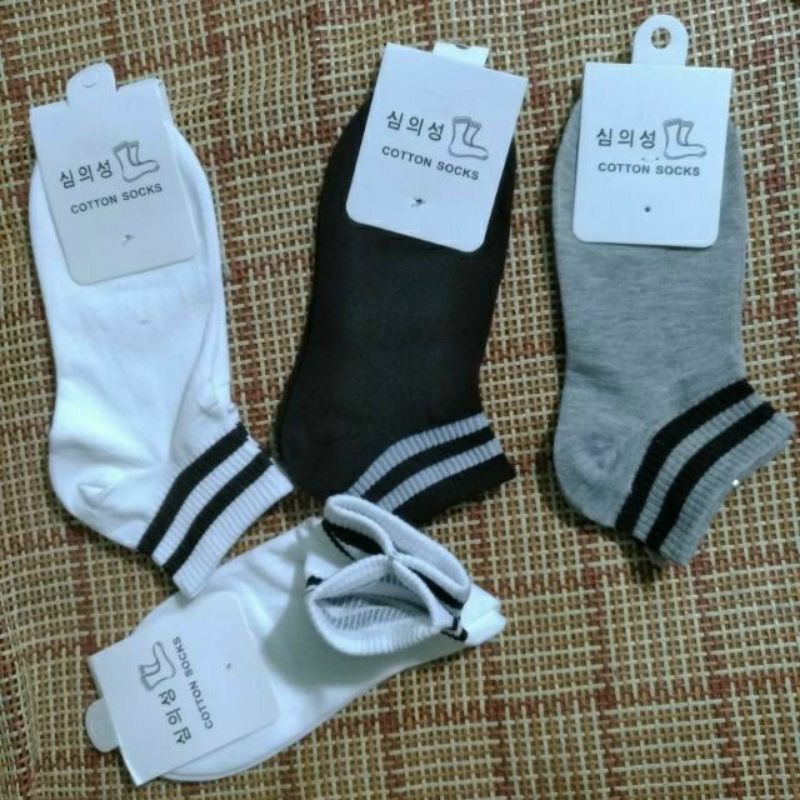 Tất sọc hàn cổ ngắn về đen ghi trắng com bo 260k 50đôi