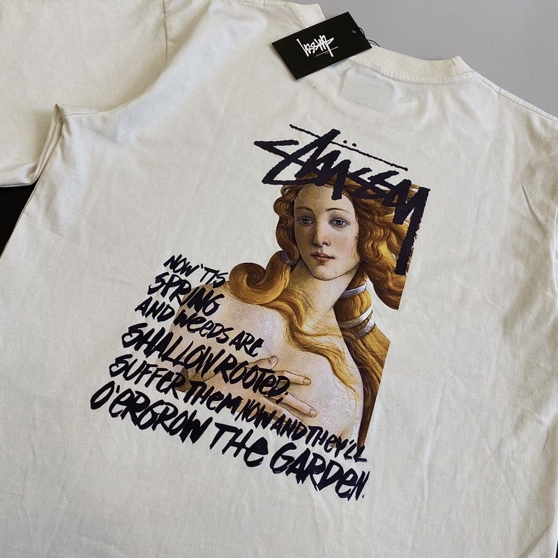 Áo Thun Stussy Bape Màu Kem Tay Lở Hoạ Tiết Cô Gái