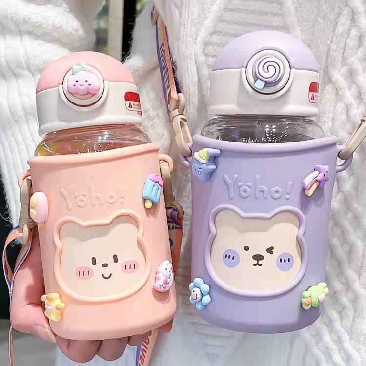 Bình Nước Dung Tích Lớn 620ml Có Ống Hút Họa Tiết Hoạt Hình Dễ Thương