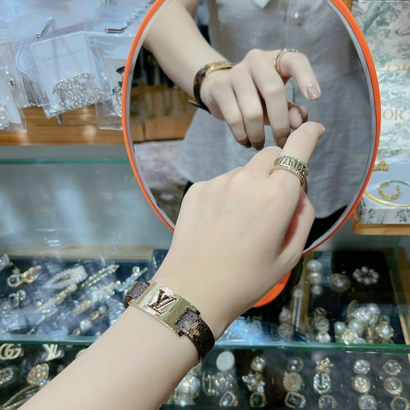 Vòng tay chanh sả, dây da dễ đeo