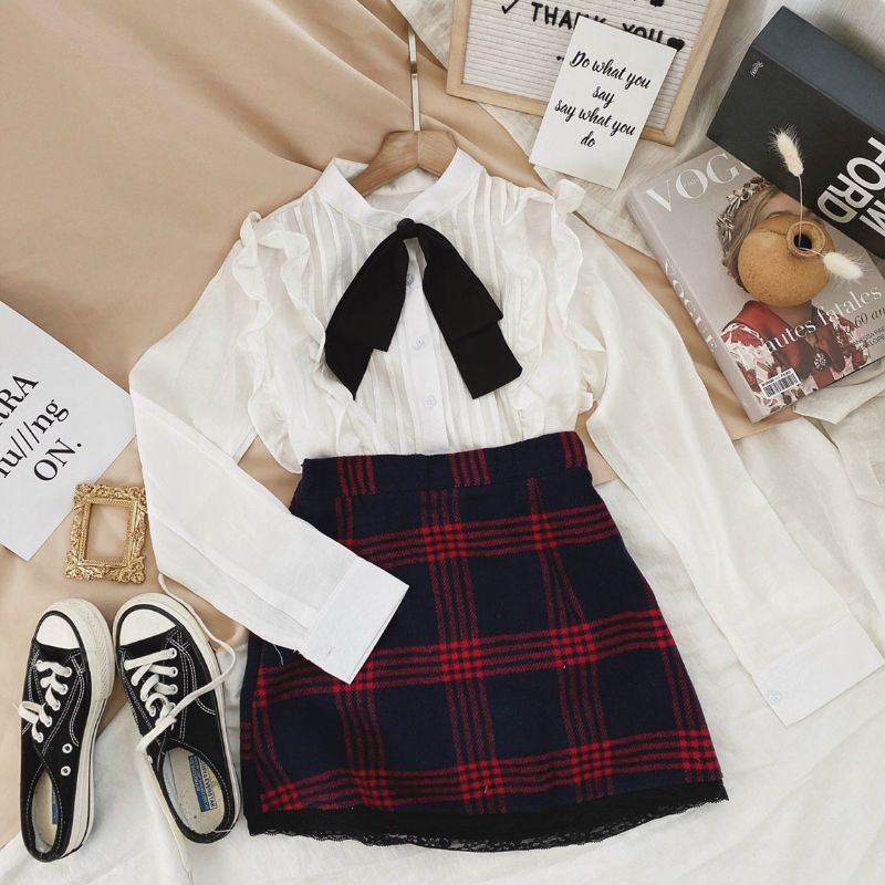 Set áo sơ mi trắng phối chân váy caro đỏ