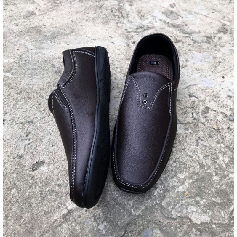 Giày lười nam mẩu mới, da mềm, mã GM12, size từ 39-43, màu nâu, đế khâu sẳn rất chắc chắn