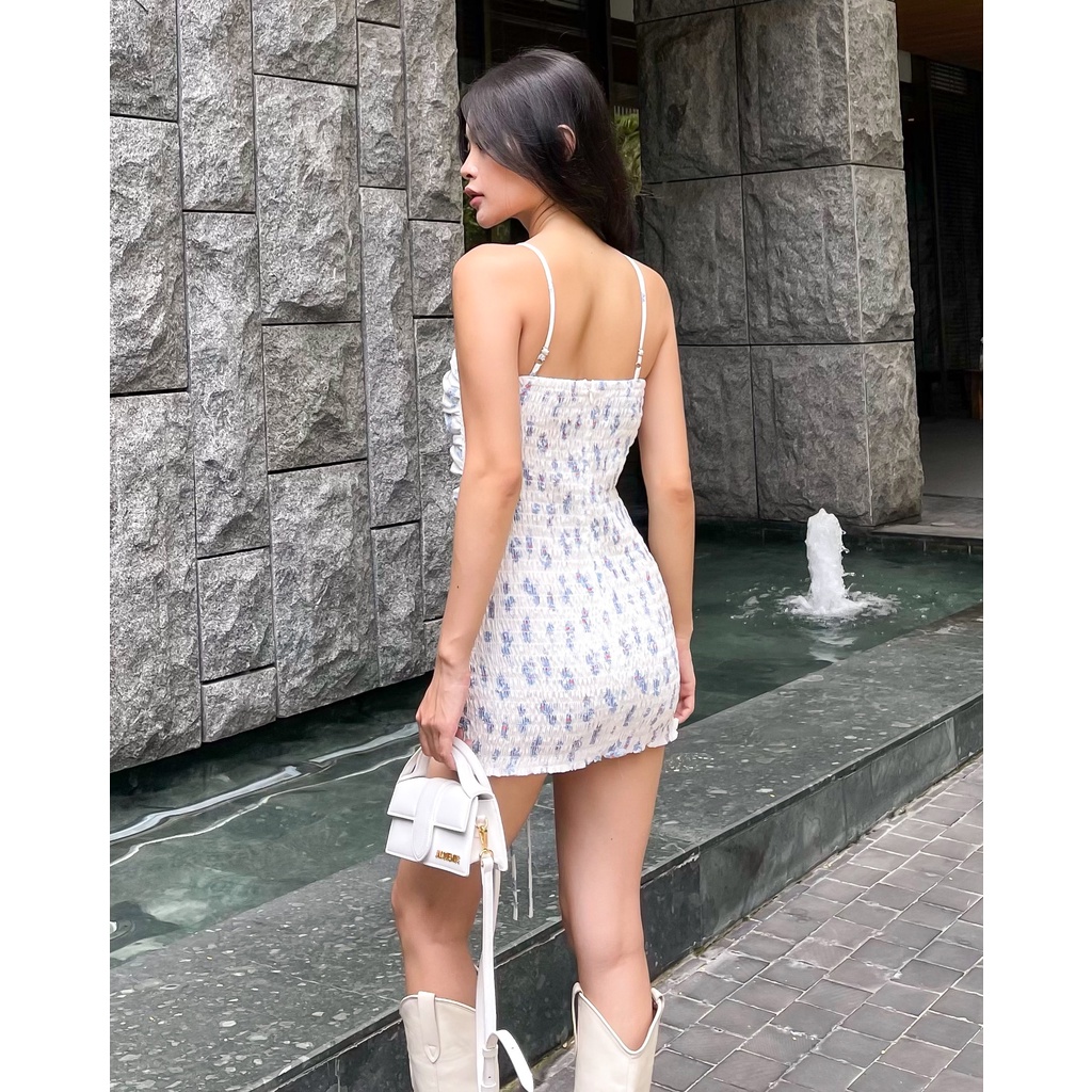Đầm ôm SheByShj màu trắng hoạ tiết hoa xanh - White Killa Dress