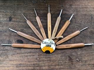 Móc len cán gỗ