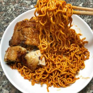 Mì xào cay Koreno Volcano vị gà 118g