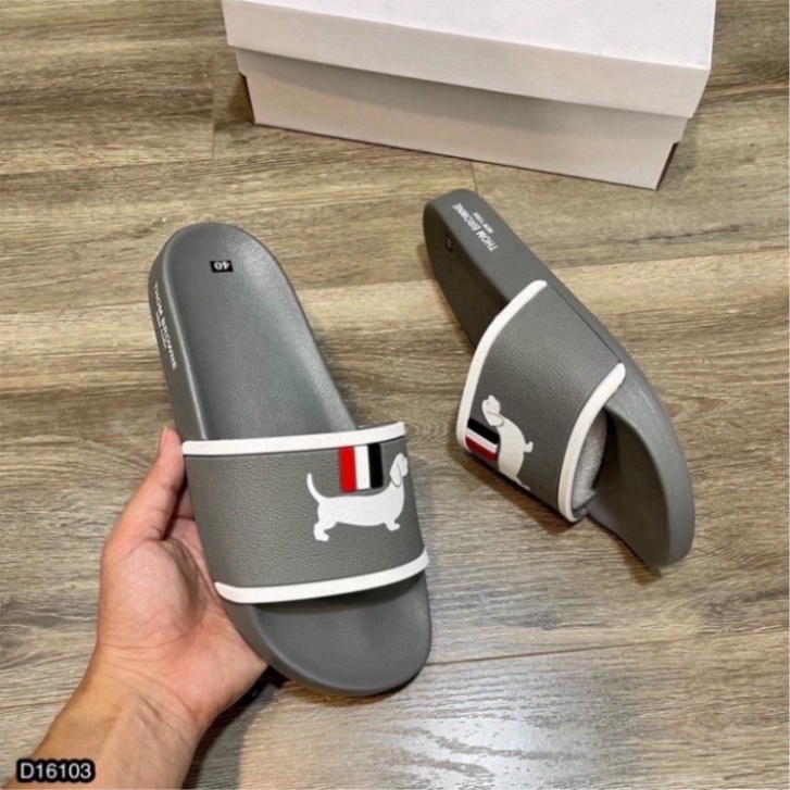 Dép nam thời trang quai ngang thương hiệu Thom Browne phong cách đế đúc cao su cực kì êm chân