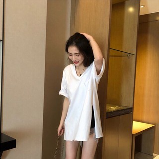 Áo phông giấy xẻ tà cổ tim có túi