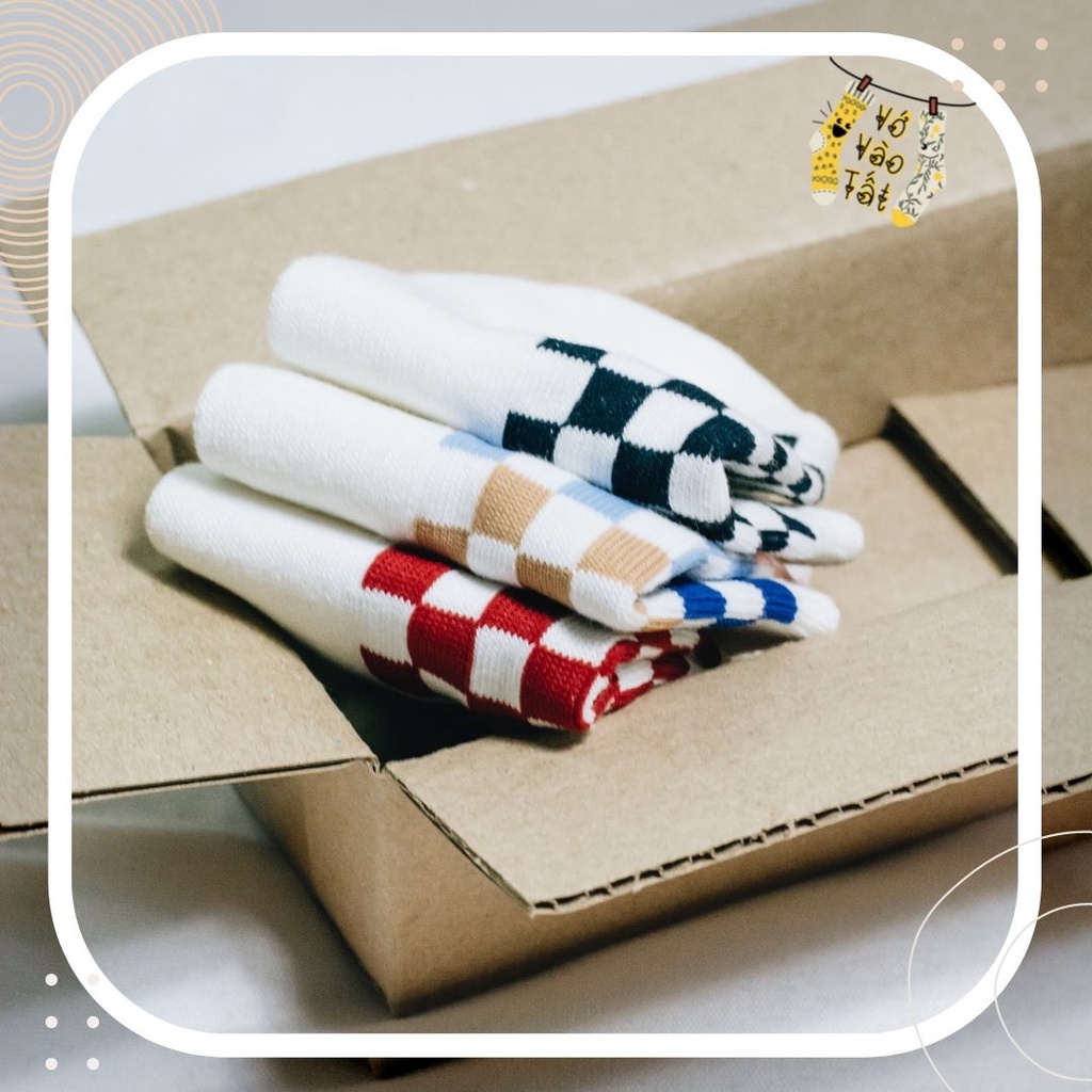 TẤT VỚ NỮ CỔ NGẮN TRẮNG HỌA TIẾT Ô VUÔNG ĐỘC ĐÁO CHẤT COTTON DÀY