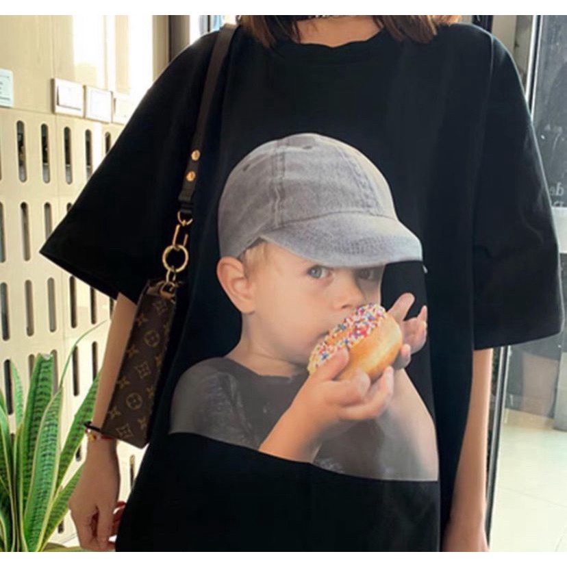 (Tqxk 1:1) Áo thun in Hình bé đội mũ, Full-túi-zip, mã-Q//R-code, tag-mac-logo Size 1 và 2 ( 48-90kg)