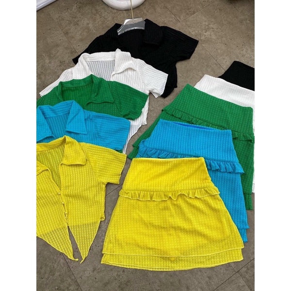 Set Áo Croptop Cổ Bẻ Tay Ngắn Tà Nhọn 3 Núc Kèm Chân Váy Ôm Phối Bèo