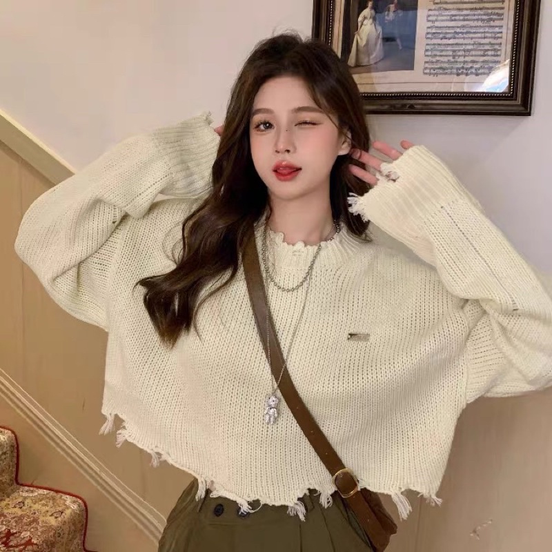 Áo len croptop dáng rộng phong cách cá tính