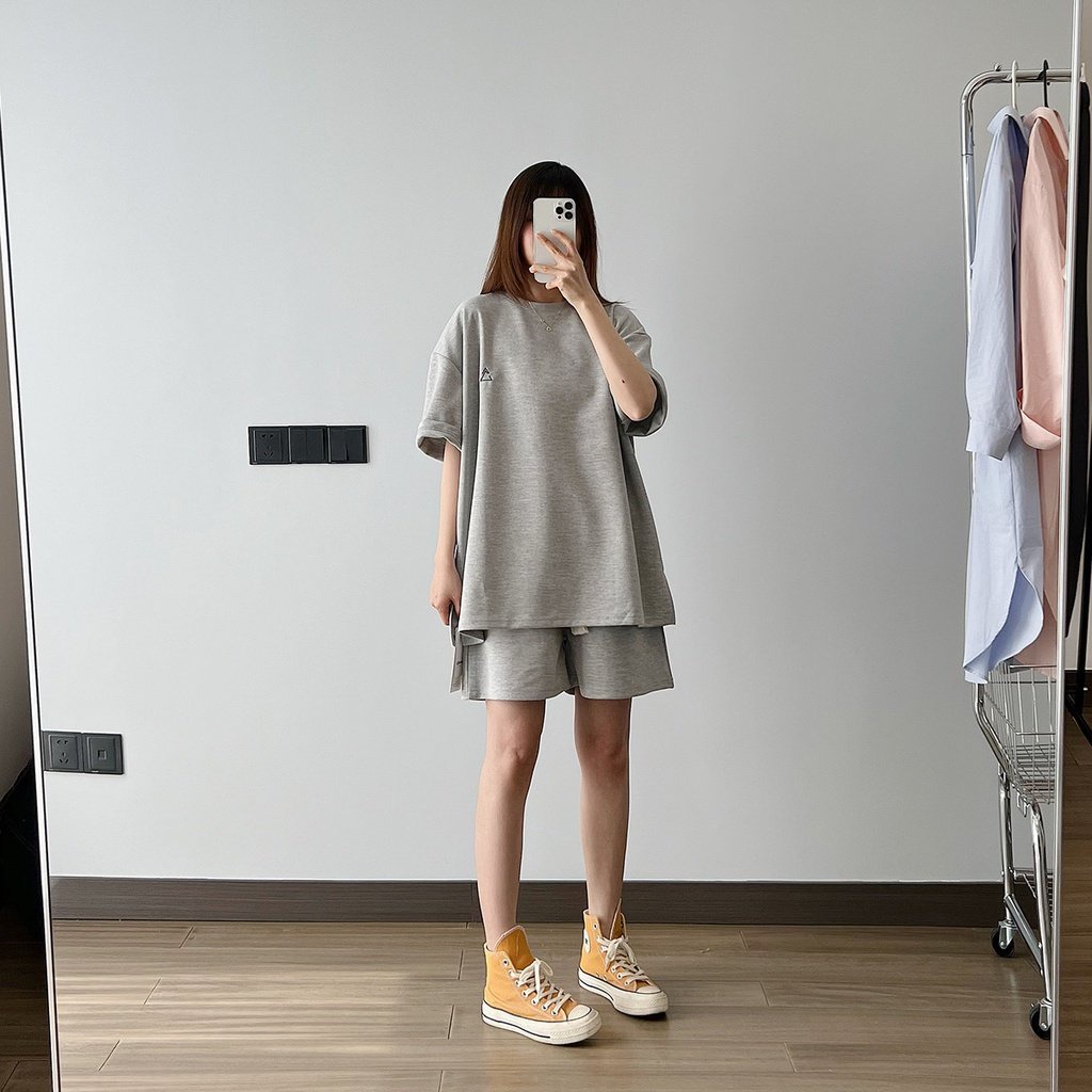💃 Bộ Áo Thun Tay Lỡ Kèm Quần Short Ống Rộng Logo Tam Giác Nhiều Màu