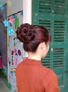 Búi hoa ( kẹp búi tóc giả)