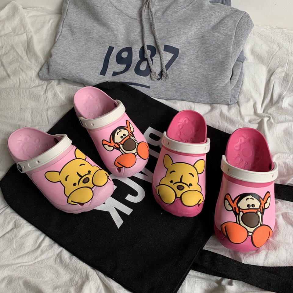 Dép Quai Ngang Họa Tiết Gấu Pooh Dễ Thương FT2463
