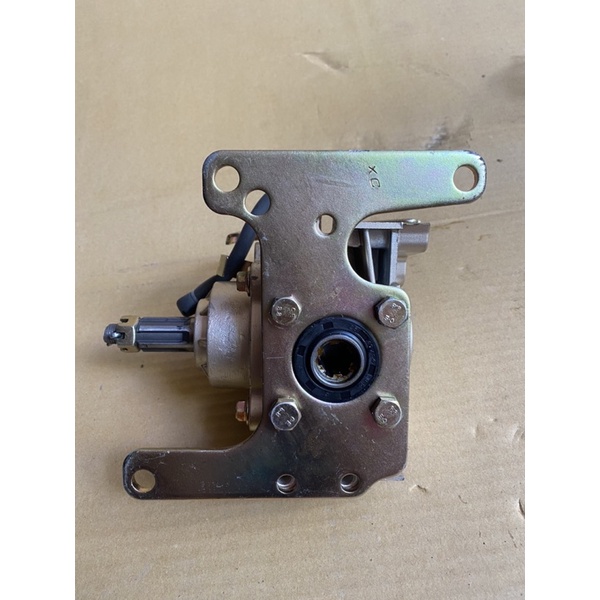 hộp số tiến lùi,cốt 17li, chế xe 3 bánh dùng cho máy 100cc,110cc,125cc (cốt vào máy 6 răng 17mm)