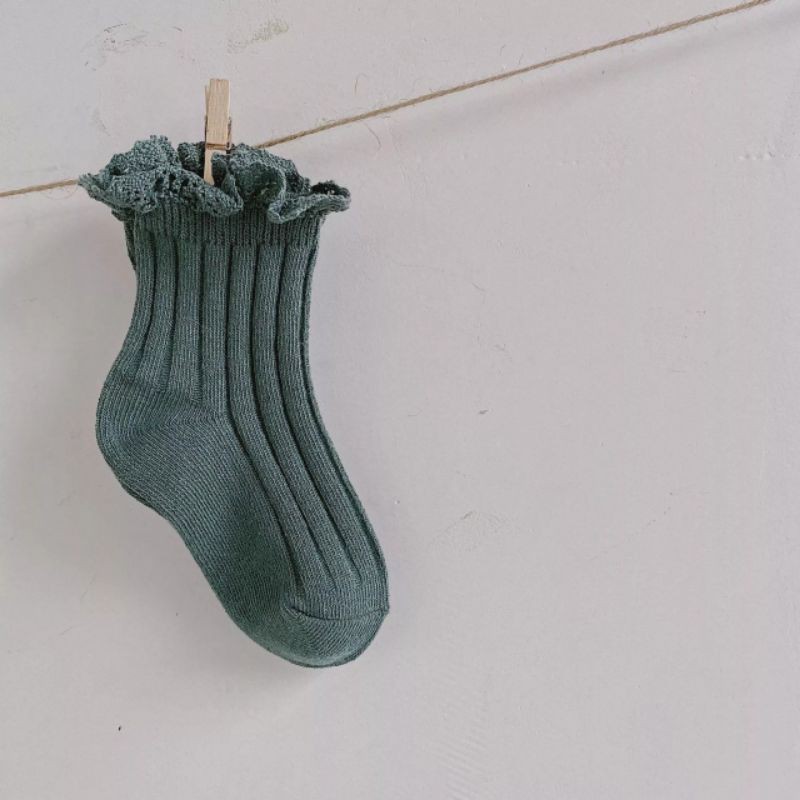 Tất phối ren cổ cao xuất Hàn cho bé gái