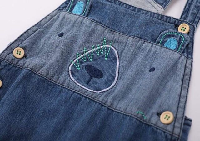 Yếm bò cho bé trai và gái hiệu Zara có khuy cài cho bé chất vải mêm nhẹ size nhí