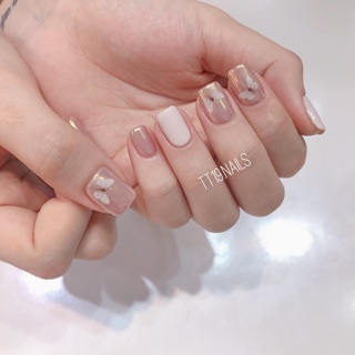 Sticker bướm trắng