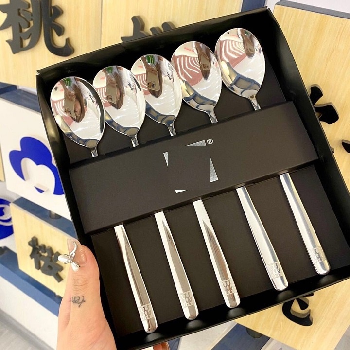 SET 5 THÌA INOX HÀNG NỘI ĐỊA ĐỨC  CÓ HỘP ĐỰNG ĐI KÈM SANG TRỌNG
